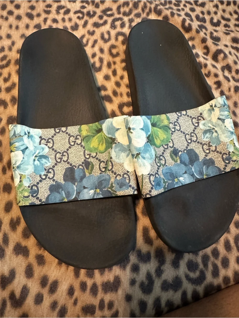 Gucci Blue Floral Logo Slide Sandals - Picture 2 of 4